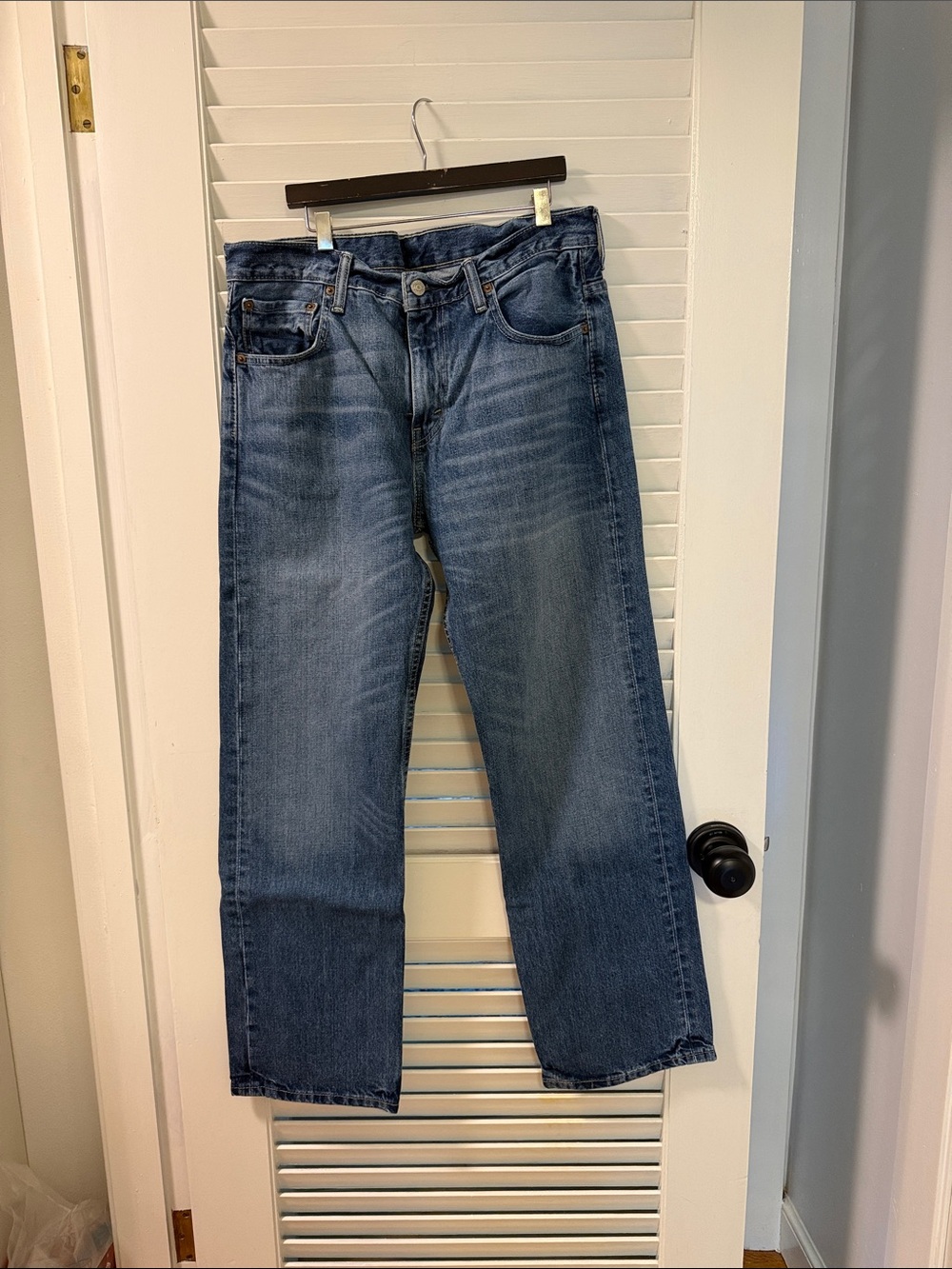 Relaxed Fit Men's Denim Jeans in Medium Blue